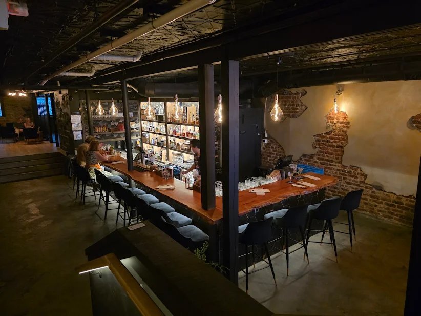 Farmese Cocktail Lounge — photo